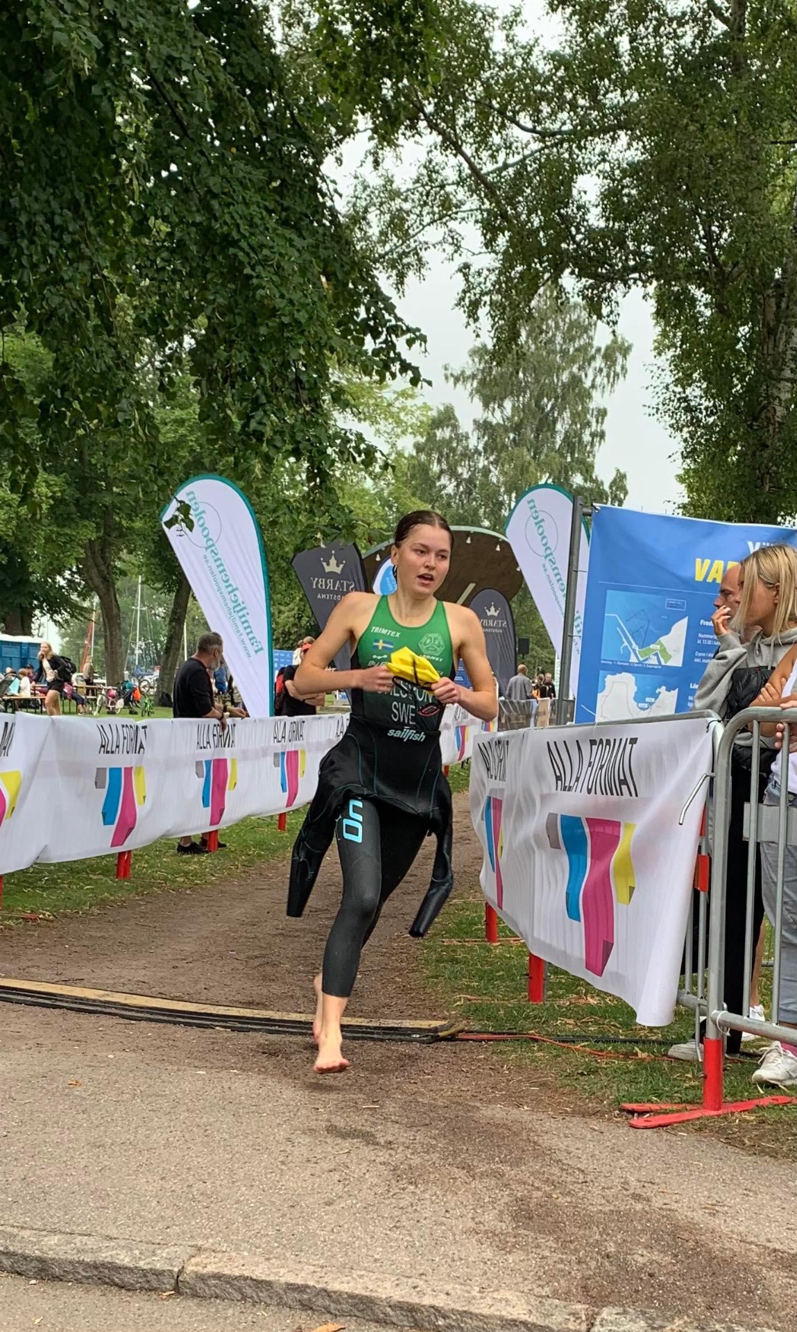 Ella Ohlsson upp från simningen